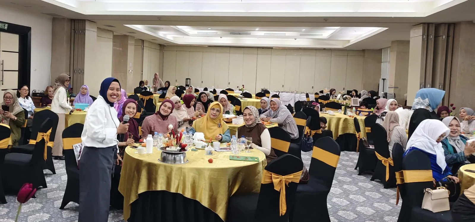 Pensiunan dan Istri Pegawai BI Antusias Belajar Seni Vegetable Garnish Bersama Kaprodi Seni Kuliner
