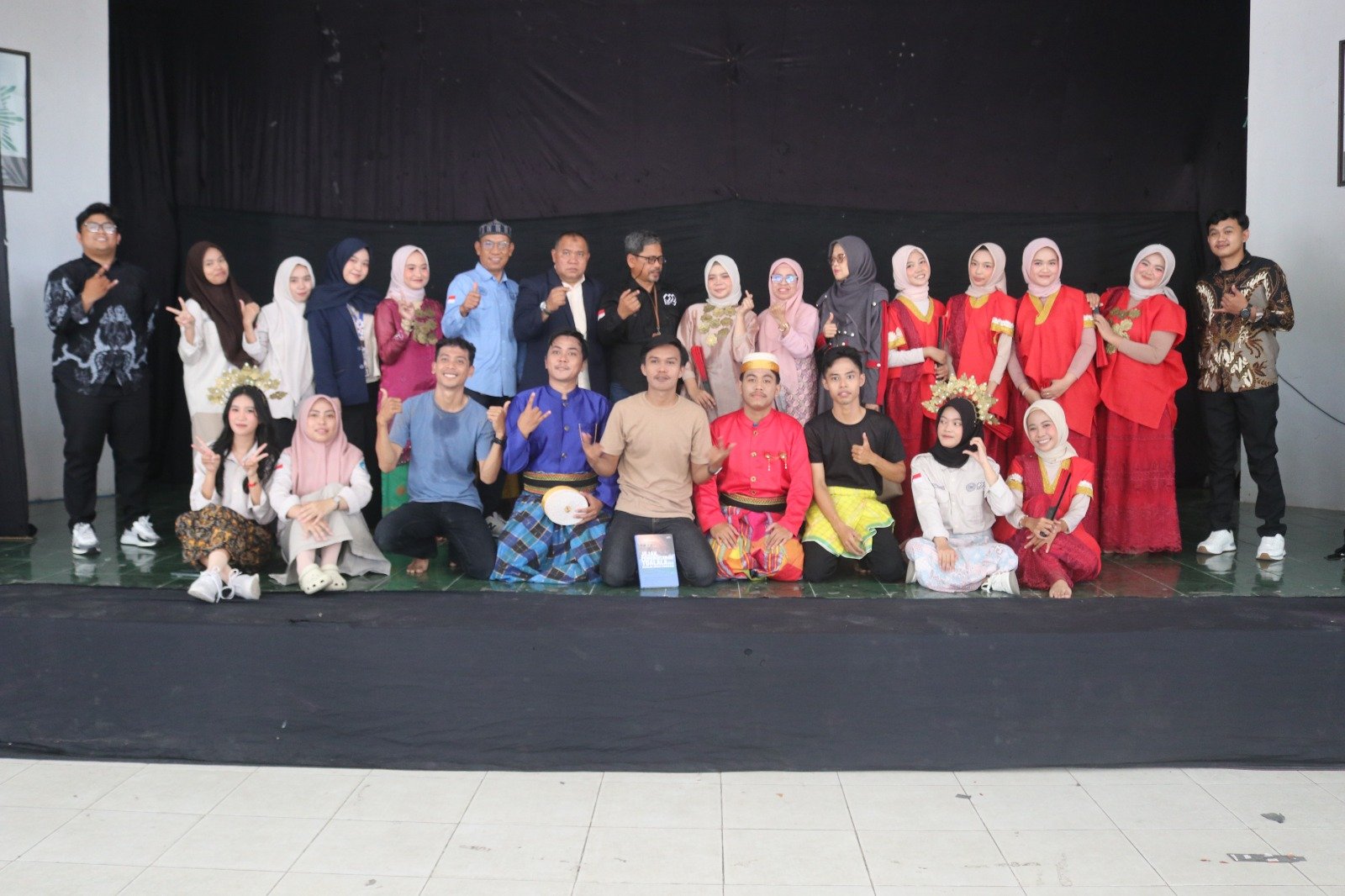 Pagelaran Teater “Tania Andi” Mahasiswa PPG UMS Rappang Sukses Bawa Penonton Larut dalam Suasana