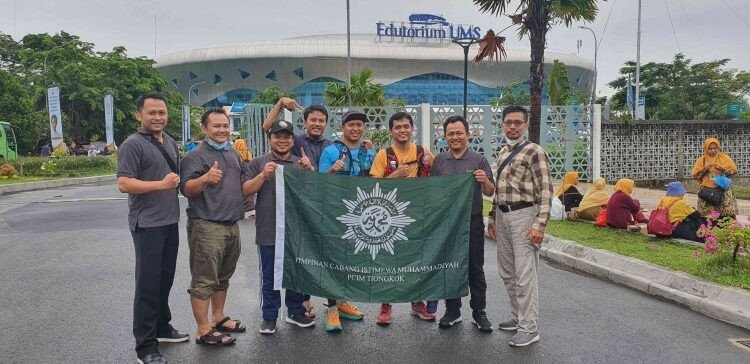 Gembirakan Muktamar, 2 Warga Muhammadiyah Lari 60 Km Yogya-Solo Selama 11 Jam