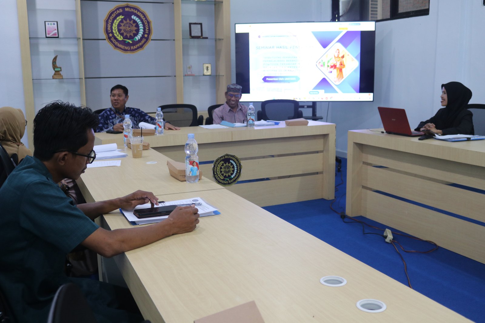 Mahasiswa Pascasarjana UMS Rappang Presentasikan Hasil Penelitian tentang Media Pembelajaran Powtoon