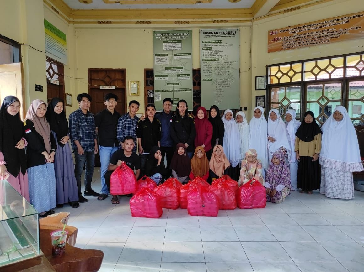 HIMAP & RM. Tepi Sawah Berbagi di Panti Asuhan Sejati Muhammadiyah Rappang